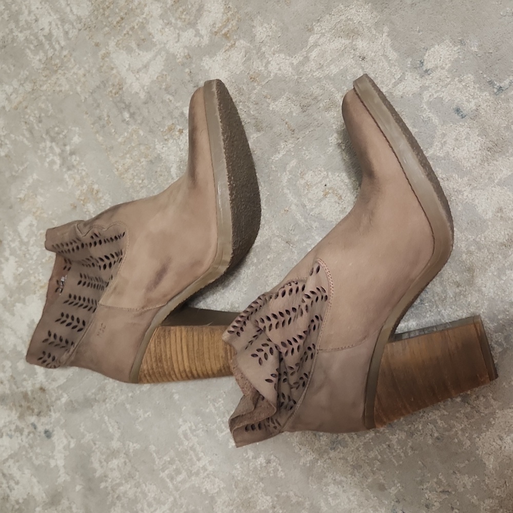 musse and cloud brown heeled boots